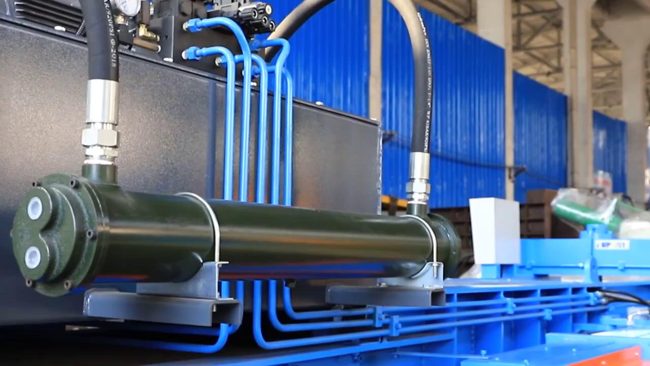 EPM全自動臥式打包機是我公司生產(chǎn)的一種高自動化大型液壓壓縮打捆設(shè)備，該機主要由機械系統(tǒng)、控制系統(tǒng)、上料系統(tǒng)與動力系統(tǒng)等組成。。。
